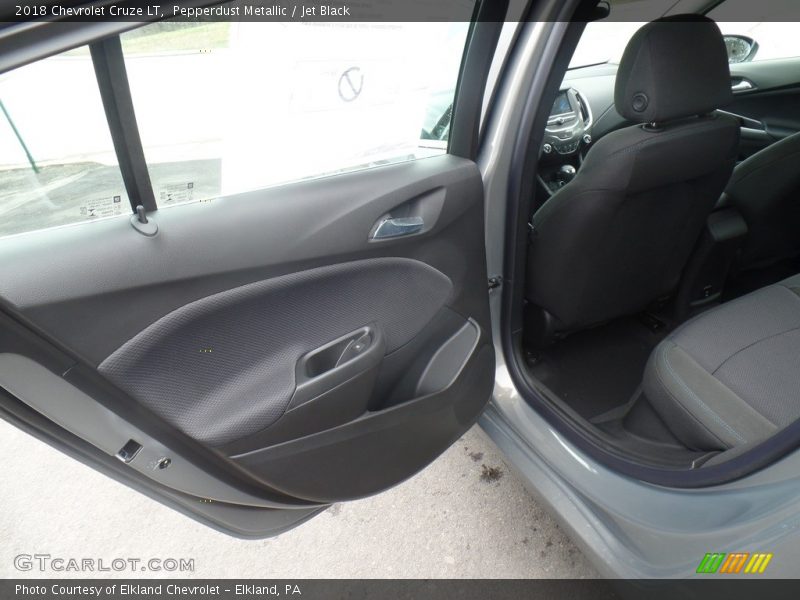 Pepperdust Metallic / Jet Black 2018 Chevrolet Cruze LT