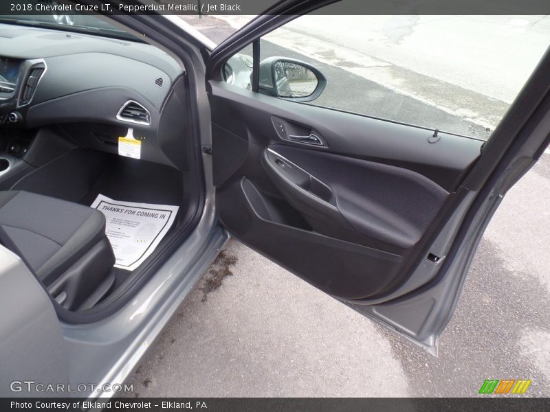 Pepperdust Metallic / Jet Black 2018 Chevrolet Cruze LT