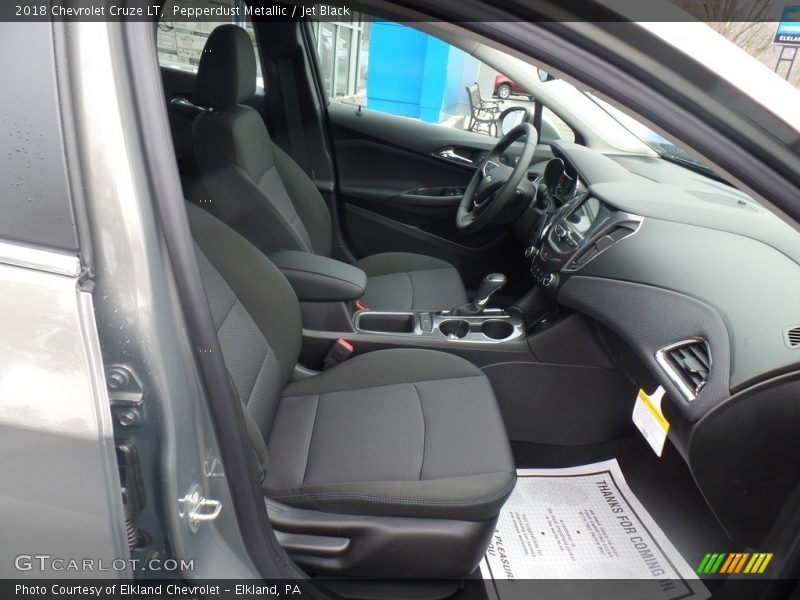 Pepperdust Metallic / Jet Black 2018 Chevrolet Cruze LT