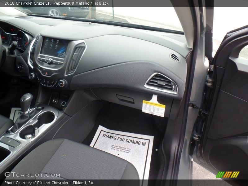 Pepperdust Metallic / Jet Black 2018 Chevrolet Cruze LT
