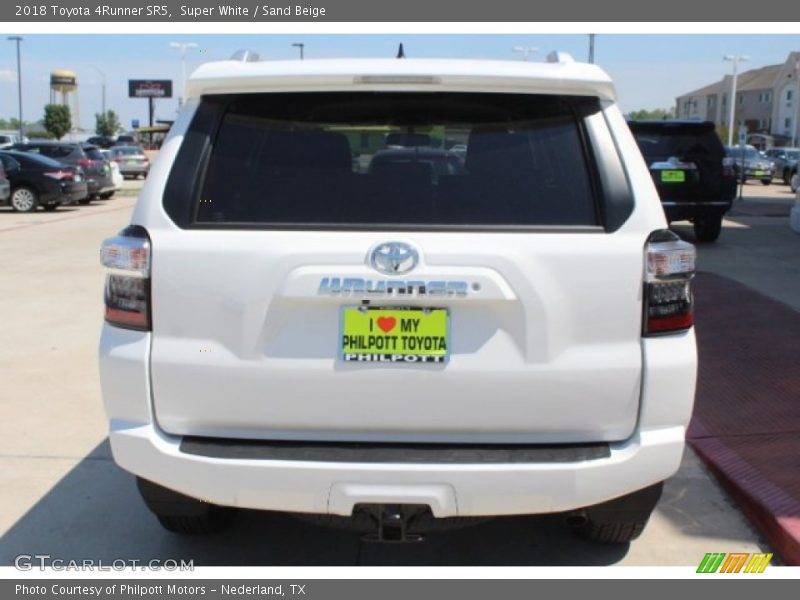 Super White / Sand Beige 2018 Toyota 4Runner SR5