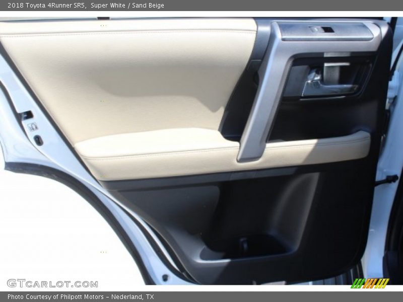 Super White / Sand Beige 2018 Toyota 4Runner SR5