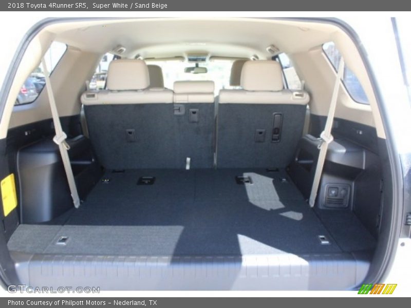 Super White / Sand Beige 2018 Toyota 4Runner SR5