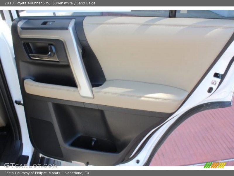 Super White / Sand Beige 2018 Toyota 4Runner SR5