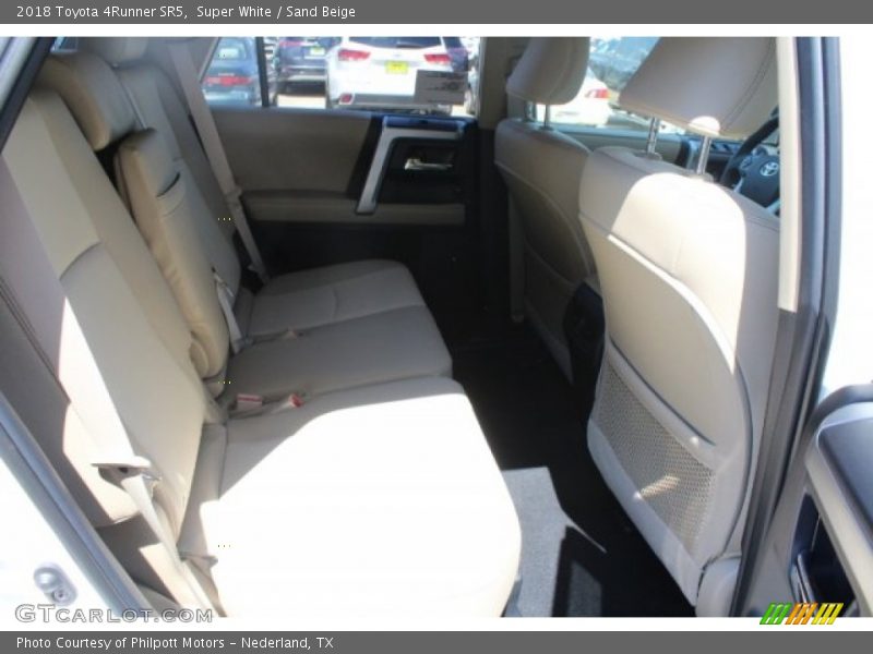 Super White / Sand Beige 2018 Toyota 4Runner SR5