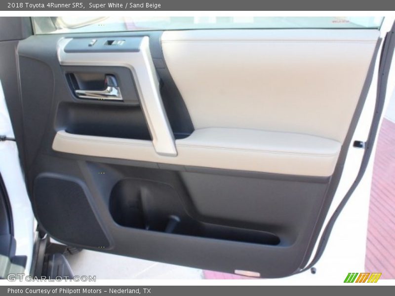 Super White / Sand Beige 2018 Toyota 4Runner SR5