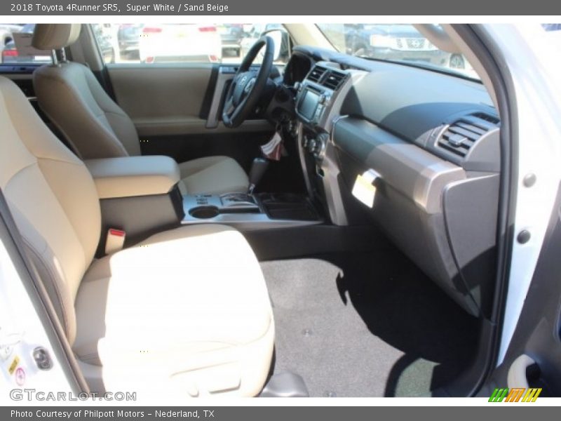 Super White / Sand Beige 2018 Toyota 4Runner SR5