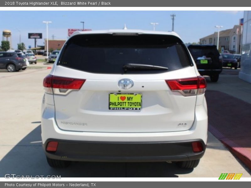 Blizzard White Pearl / Black 2018 Toyota Highlander XLE
