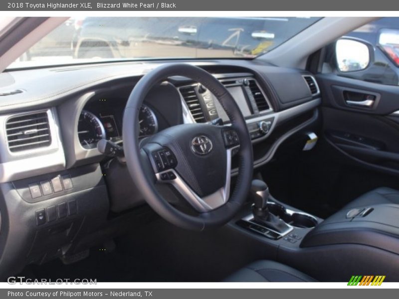 Blizzard White Pearl / Black 2018 Toyota Highlander XLE