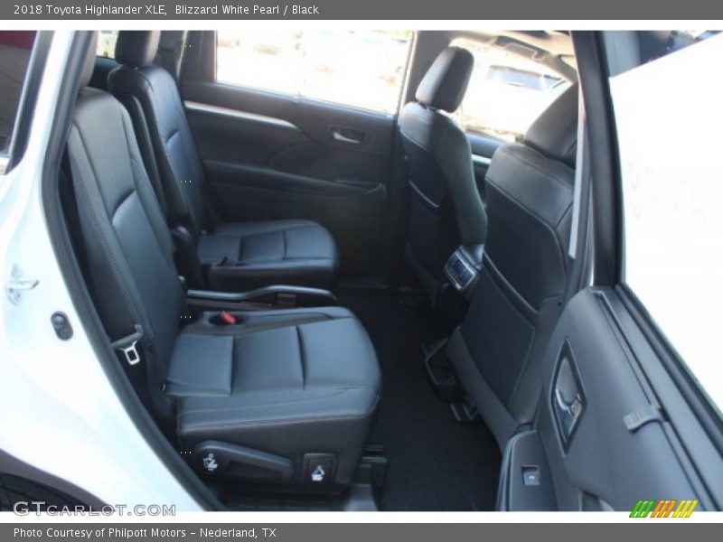 Blizzard White Pearl / Black 2018 Toyota Highlander XLE