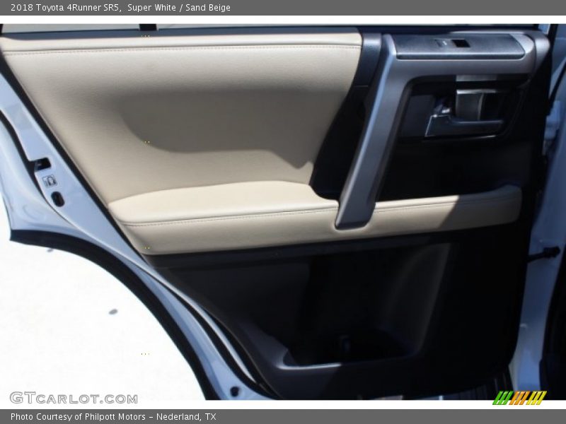 Super White / Sand Beige 2018 Toyota 4Runner SR5