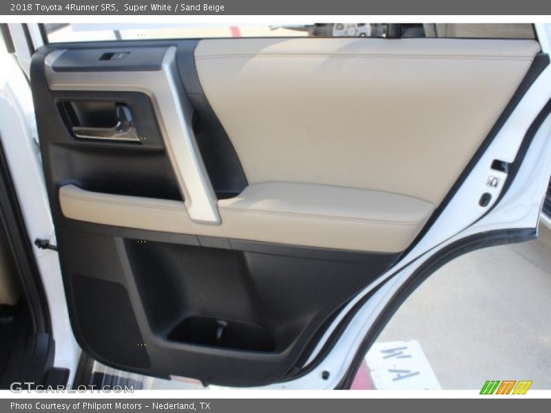 Super White / Sand Beige 2018 Toyota 4Runner SR5
