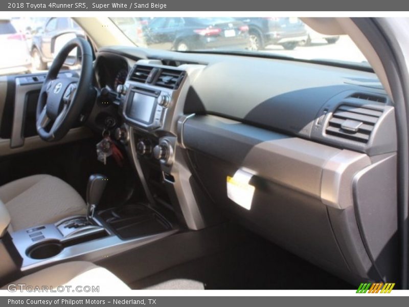 Super White / Sand Beige 2018 Toyota 4Runner SR5