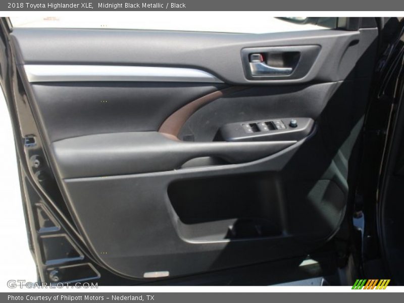 Midnight Black Metallic / Black 2018 Toyota Highlander XLE