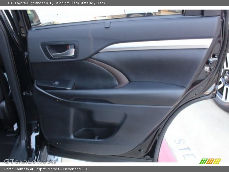 Midnight Black Metallic / Black 2018 Toyota Highlander XLE