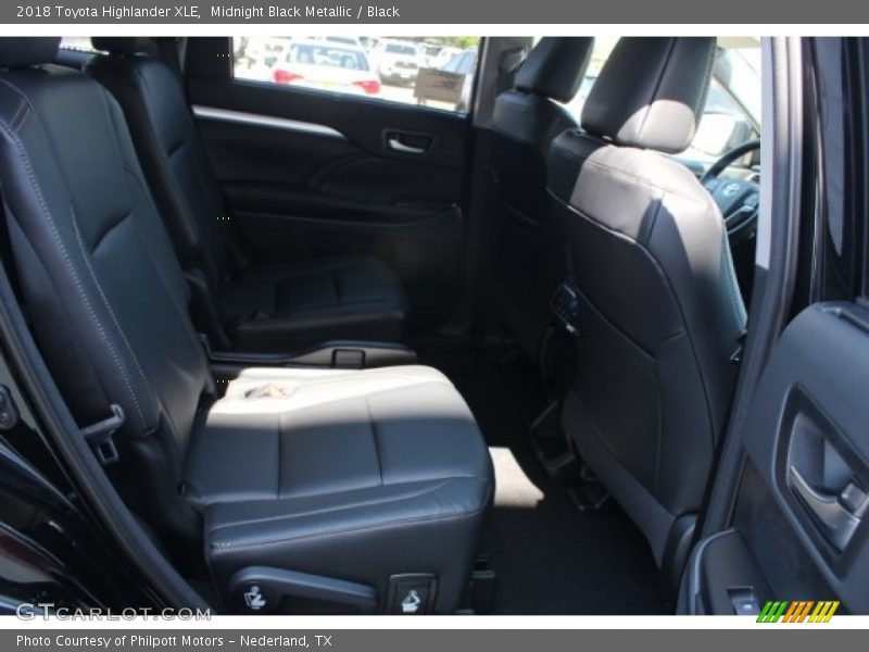 Midnight Black Metallic / Black 2018 Toyota Highlander XLE
