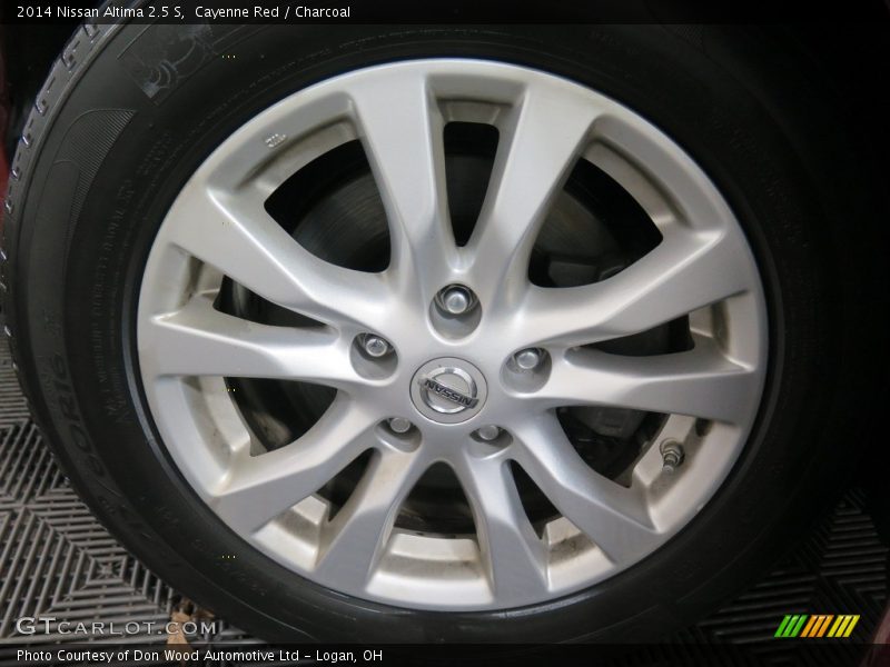Cayenne Red / Charcoal 2014 Nissan Altima 2.5 S