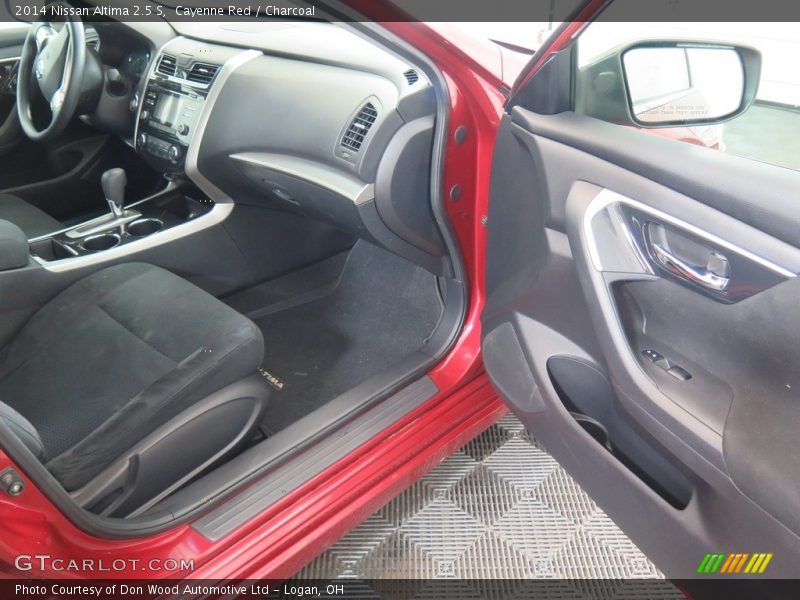 Cayenne Red / Charcoal 2014 Nissan Altima 2.5 S