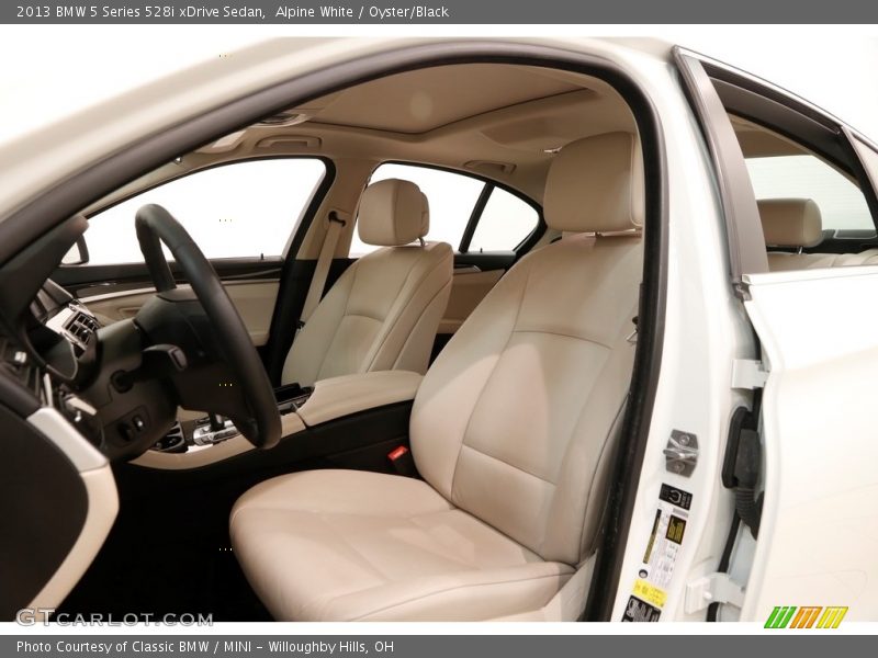 Alpine White / Oyster/Black 2013 BMW 5 Series 528i xDrive Sedan
