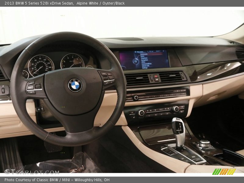 Alpine White / Oyster/Black 2013 BMW 5 Series 528i xDrive Sedan