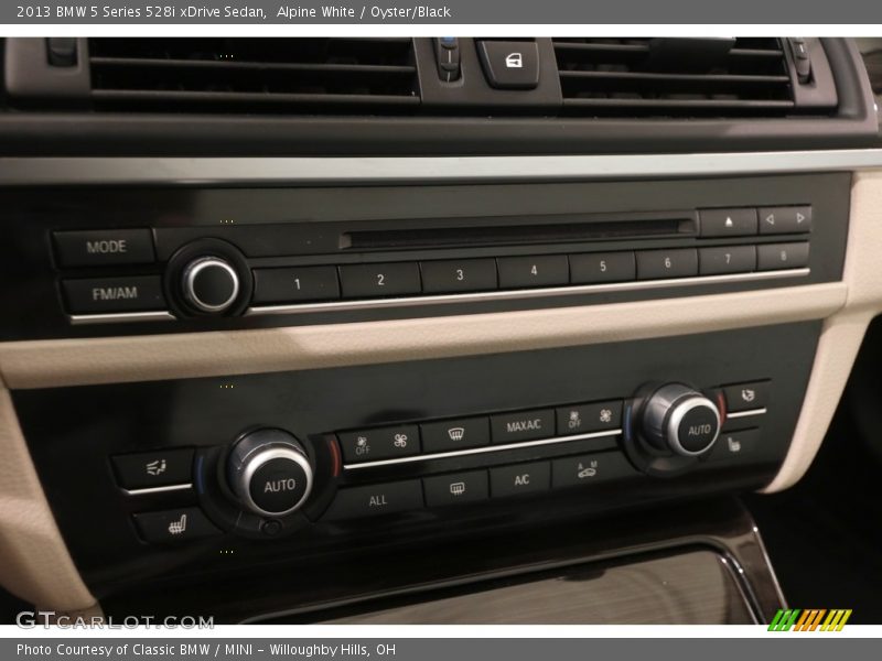 Alpine White / Oyster/Black 2013 BMW 5 Series 528i xDrive Sedan