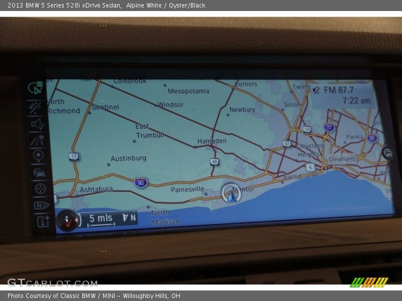 Alpine White / Oyster/Black 2013 BMW 5 Series 528i xDrive Sedan