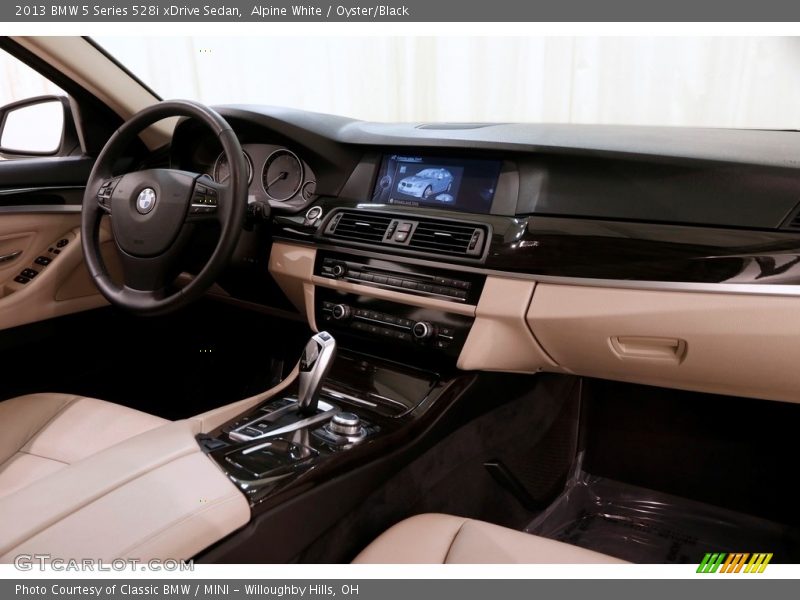 Alpine White / Oyster/Black 2013 BMW 5 Series 528i xDrive Sedan