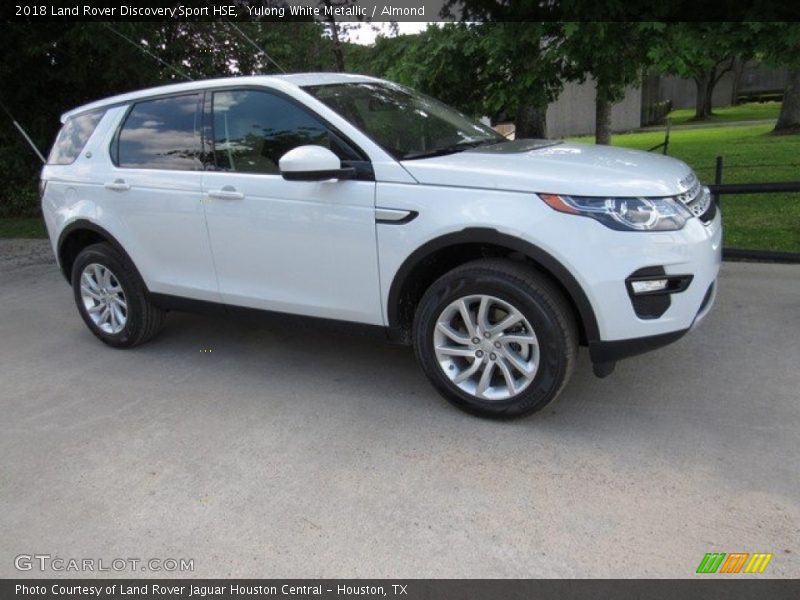 Yulong White Metallic / Almond 2018 Land Rover Discovery Sport HSE