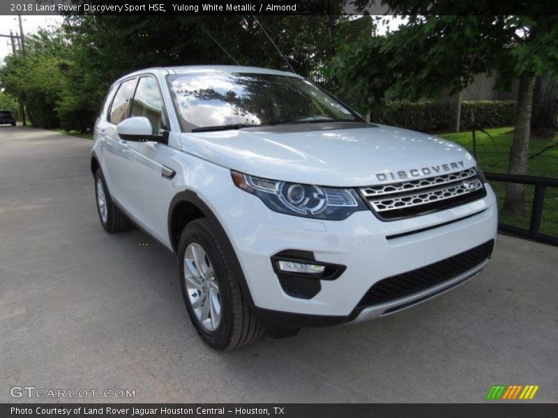 Yulong White Metallic / Almond 2018 Land Rover Discovery Sport HSE