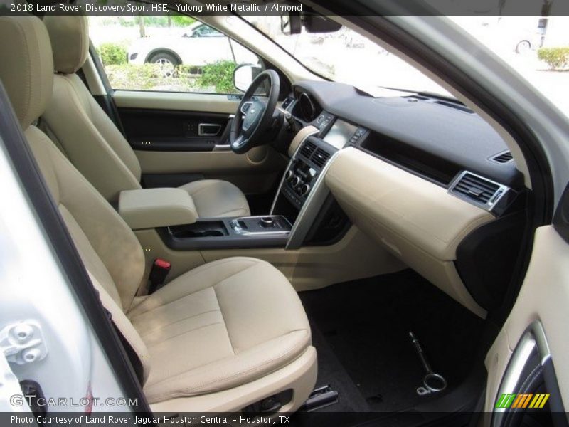 Yulong White Metallic / Almond 2018 Land Rover Discovery Sport HSE