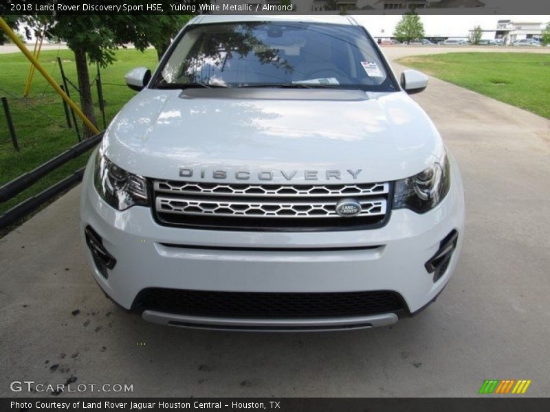 Yulong White Metallic / Almond 2018 Land Rover Discovery Sport HSE