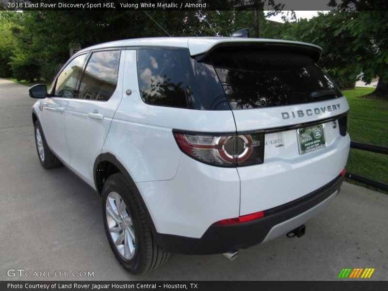 Yulong White Metallic / Almond 2018 Land Rover Discovery Sport HSE