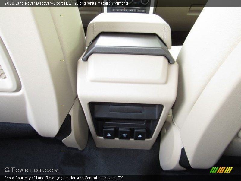 Yulong White Metallic / Almond 2018 Land Rover Discovery Sport HSE