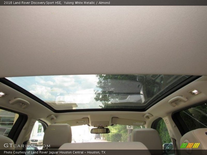 Yulong White Metallic / Almond 2018 Land Rover Discovery Sport HSE