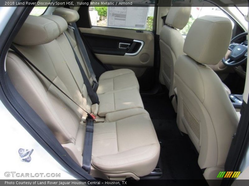 Yulong White Metallic / Almond 2018 Land Rover Discovery Sport HSE