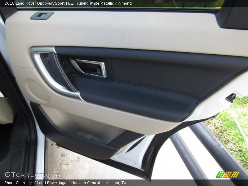 Yulong White Metallic / Almond 2018 Land Rover Discovery Sport HSE