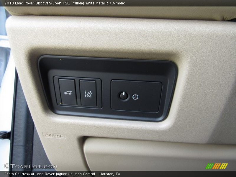 Yulong White Metallic / Almond 2018 Land Rover Discovery Sport HSE