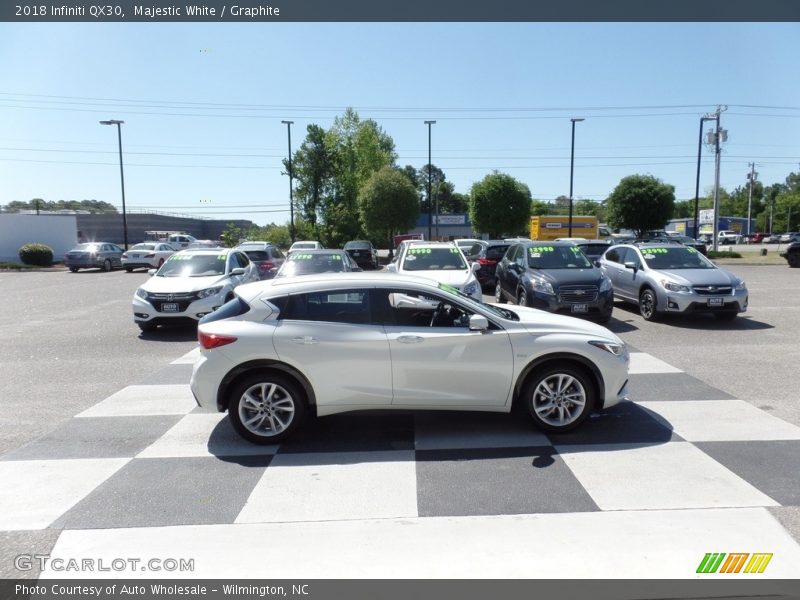 Majestic White / Graphite 2018 Infiniti QX30