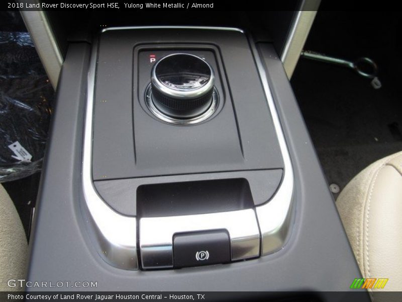 Yulong White Metallic / Almond 2018 Land Rover Discovery Sport HSE