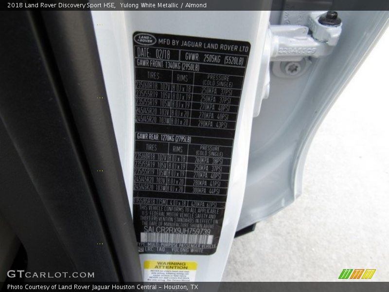 Yulong White Metallic / Almond 2018 Land Rover Discovery Sport HSE