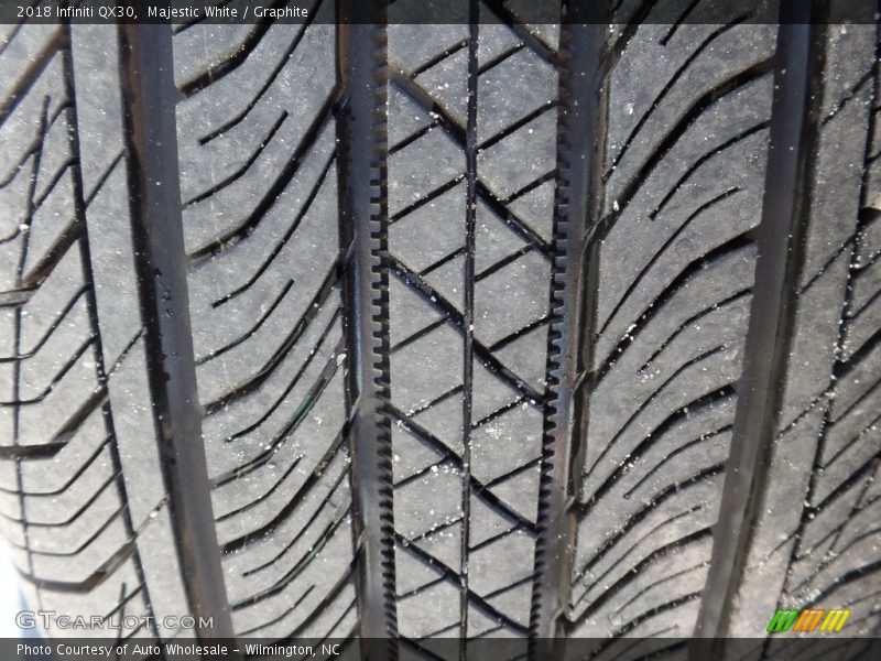 Majestic White / Graphite 2018 Infiniti QX30
