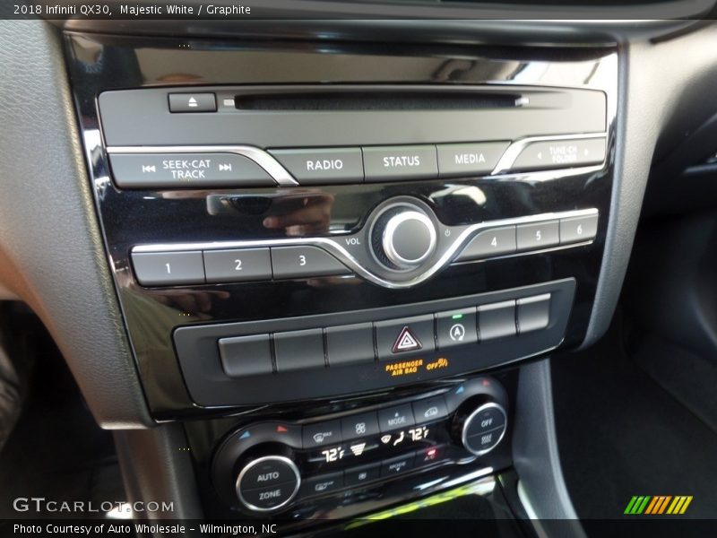 Majestic White / Graphite 2018 Infiniti QX30