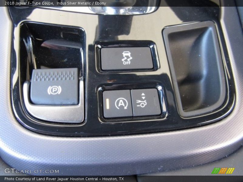 Controls of 2018 F-Type Coupe
