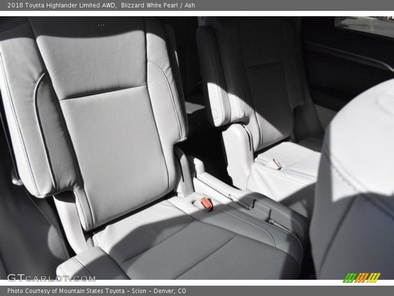 Blizzard White Pearl / Ash 2018 Toyota Highlander Limited AWD