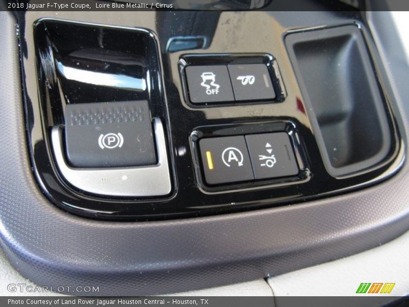 Controls of 2018 F-Type Coupe
