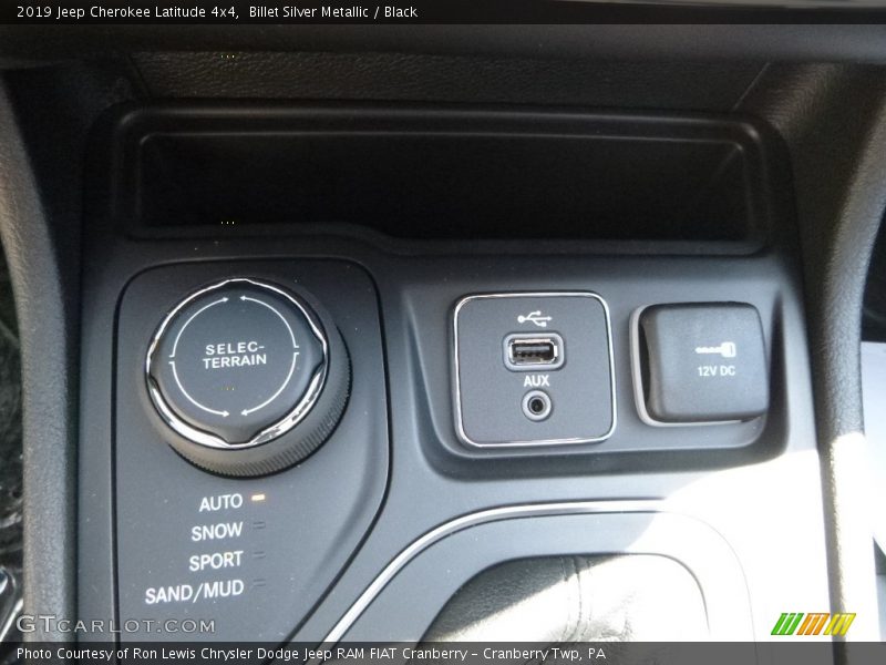 Billet Silver Metallic / Black 2019 Jeep Cherokee Latitude 4x4