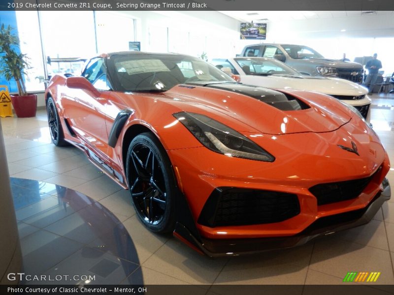 Front 3/4 View of 2019 Corvette ZR1 Coupe