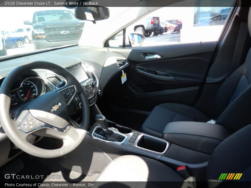Summit White / Jet Black 2018 Chevrolet Cruze LT