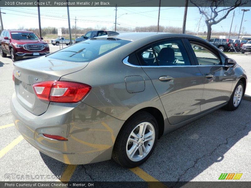 Pepperdust Metallic / Jet Black 2018 Chevrolet Cruze LT