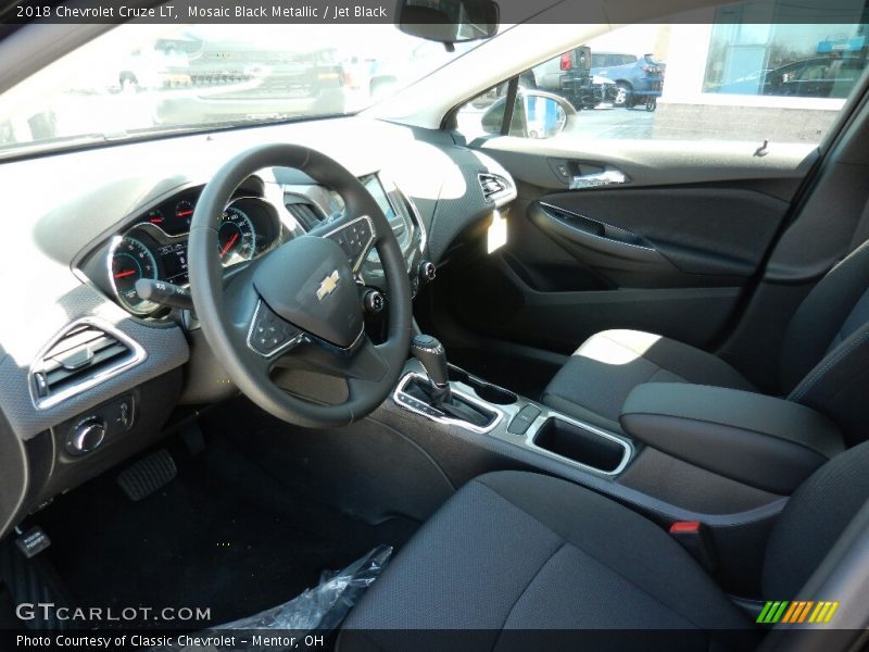 Mosaic Black Metallic / Jet Black 2018 Chevrolet Cruze LT